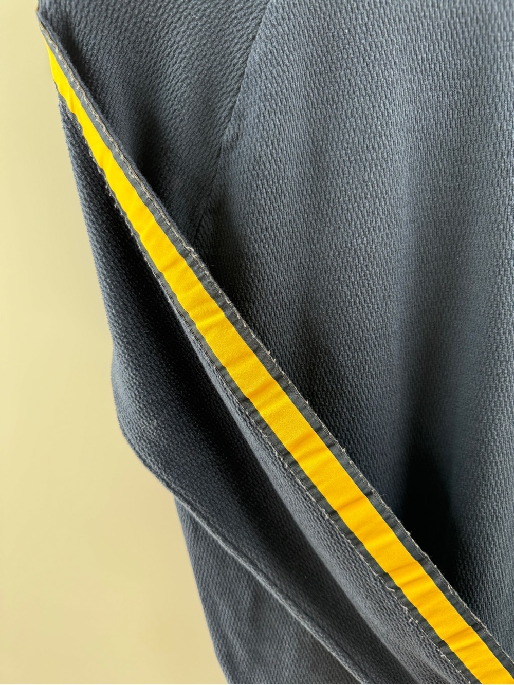 🧸 Hollister Navy Blue Yellow Stripe Waffle Knit Long Sleeve Shirt Men's Medium - Picture 9 of 9
